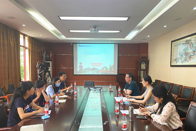 1592972071609195.jpg 心理座谈会照片_副本-1.jpg
